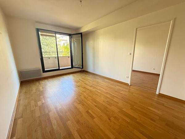 APPARTEMENT  F3  DE 56 M2 A ORLEANS 