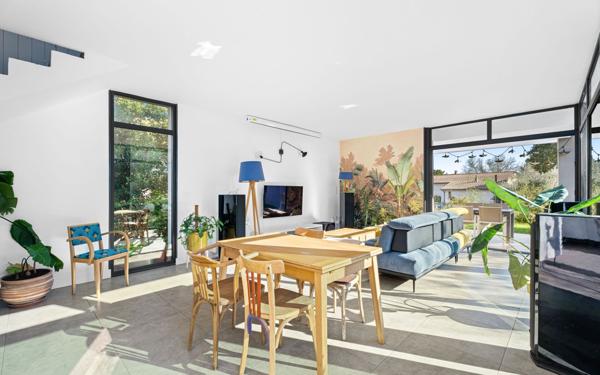 Maison à louer    5 pièces •  Villevieille