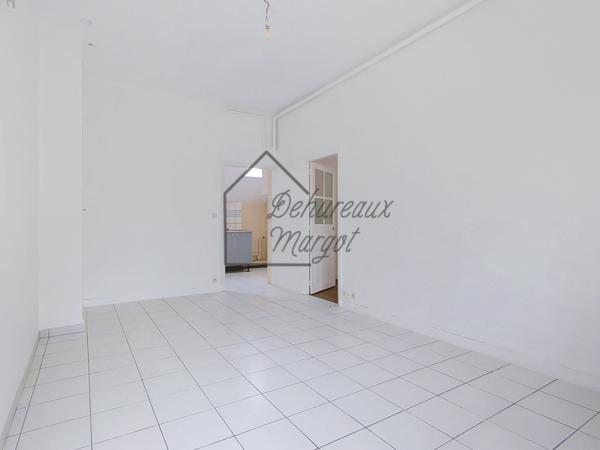 Appartement
         3 pièces
        - 76 m² 149 000 € *