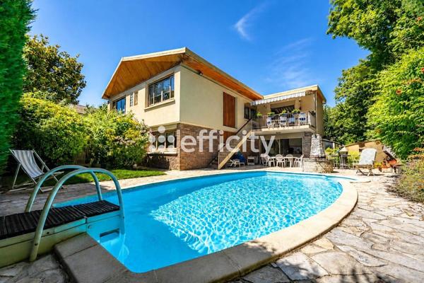 Maison
         6 pièces
        - 140 m² Exclusivité 978 500 € *