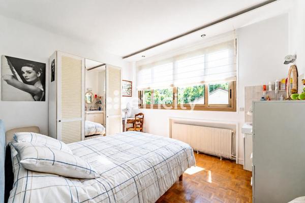 Maison
         6 pièces
        - 140 m² Exclusivité 978 500 € *