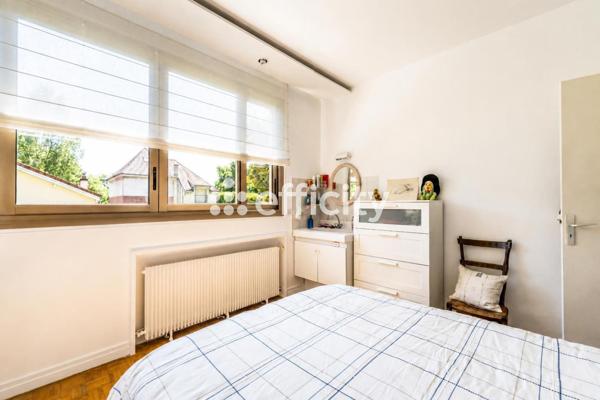 Maison
         6 pièces
        - 140 m² Exclusivité 978 500 € *