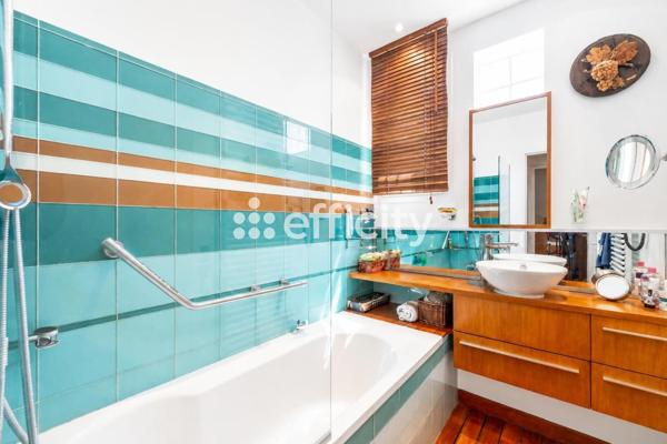 Maison
         6 pièces
        - 140 m² Exclusivité 978 500 € *