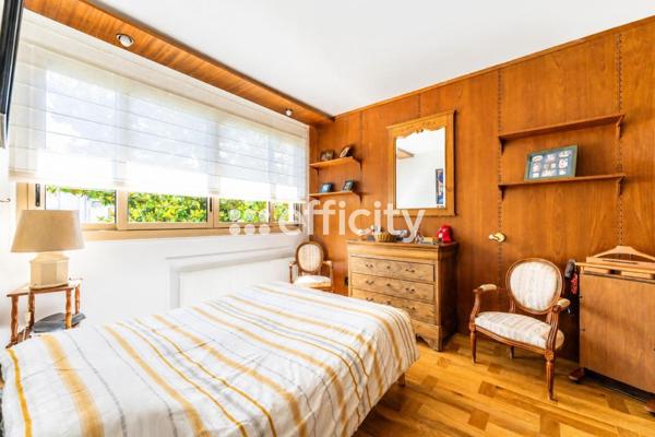 Maison
         6 pièces
        - 140 m² Exclusivité 978 500 € *