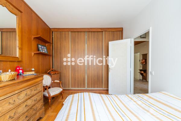Maison
         6 pièces
        - 140 m² Exclusivité 978 500 € *