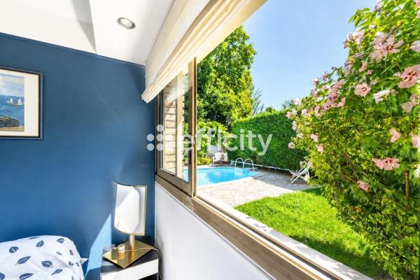 Maison
         6 pièces
        - 140 m² Exclusivité 978 500 € *