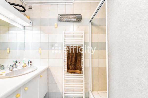Maison
         6 pièces
        - 140 m² Exclusivité 978 500 € *