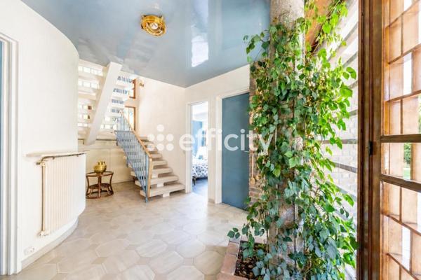 Maison
         6 pièces
        - 140 m² Exclusivité 978 500 € *