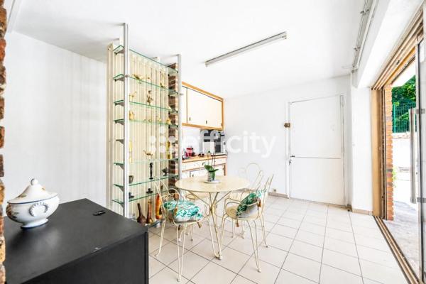 Maison
         6 pièces
        - 140 m² Exclusivité 978 500 € *