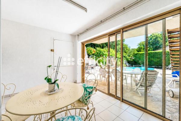 Maison
         6 pièces
        - 140 m² Exclusivité 978 500 € *