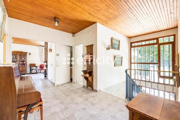 Maison
         6 pièces
        - 140 m² Exclusivité 978 500 € *