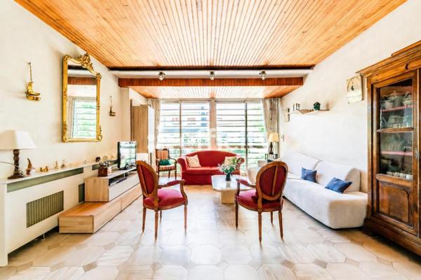 Maison
         6 pièces
        - 140 m² Exclusivité 978 500 € *