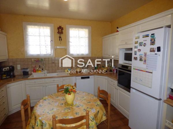 Maison de caractère de 250 m², au calme, 5 chambres, dépendances, terrain de 2 731 m²