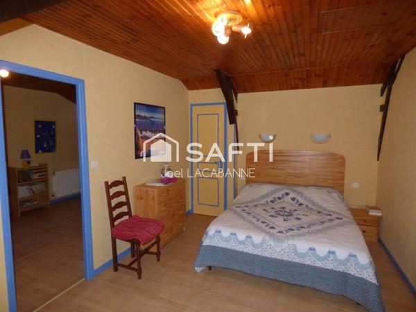 Maison de caractère de 250 m², au calme, 5 chambres, dépendances, terrain de 2 731 m²