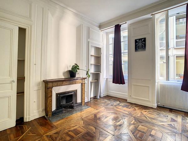 Lyon 1er : Idéalement situé à Hôtel de Ville Grand T2 Bis au 2ème étage