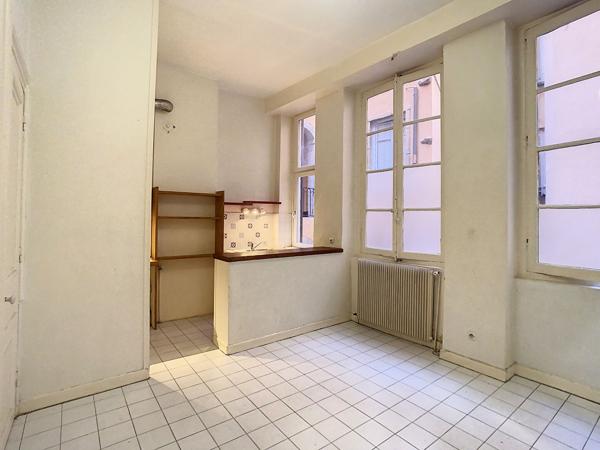 Lyon 1er : Idéalement situé à Hôtel de Ville Grand T2 Bis au 2ème étage