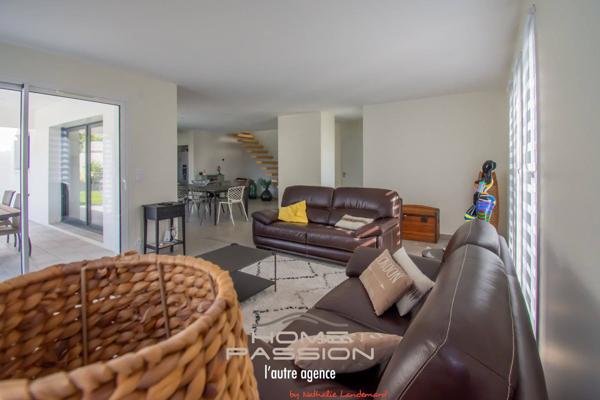 VAUX-SUR-MER  MAISON CONTEMPORAINE AVEC PISCINE - PROCHE COMMERCES ET PLAGE