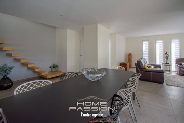 VAUX-SUR-MER  MAISON CONTEMPORAINE AVEC PISCINE - PROCHE COMMERCES ET PLAGE