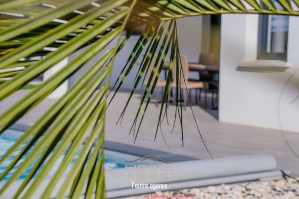 VAUX-SUR-MER  MAISON CONTEMPORAINE AVEC PISCINE - PROCHE COMMERCES ET PLAGE