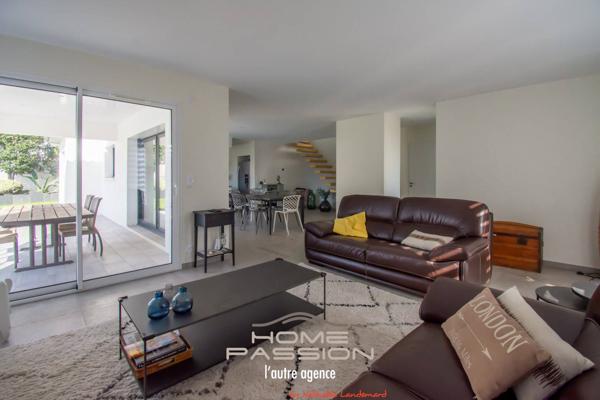 VAUX-SUR-MER  MAISON CONTEMPORAINE AVEC PISCINE - PROCHE COMMERCES ET PLAGE