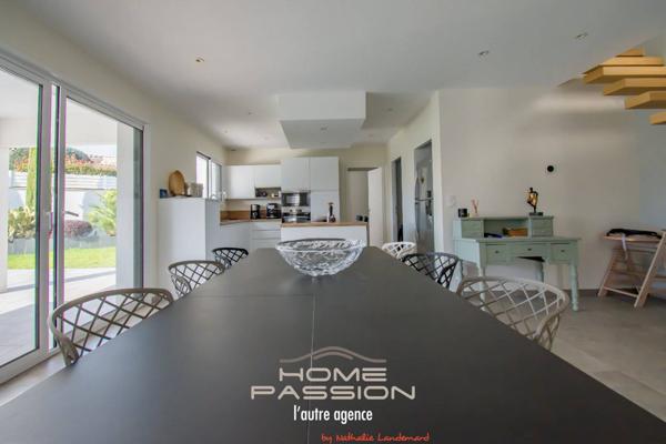 VAUX-SUR-MER  MAISON CONTEMPORAINE AVEC PISCINE - PROCHE COMMERCES ET PLAGE