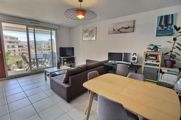 MARSEILLE 13008. Appartement 3 pièces 59.26 m2 avec terrasse et box fermé