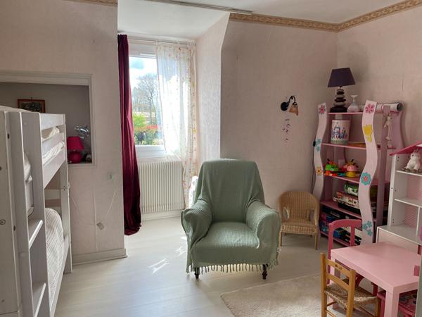 A vendre, à 2 min du centre ville de Périgueux, commune de Sanilhac, charmante MAISON type 7 sur un terrain de 3.091m2