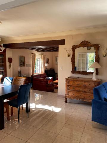 A vendre, à 2 min du centre ville de Périgueux, commune de Sanilhac, charmante MAISON type 7 sur un terrain de 3.091m2