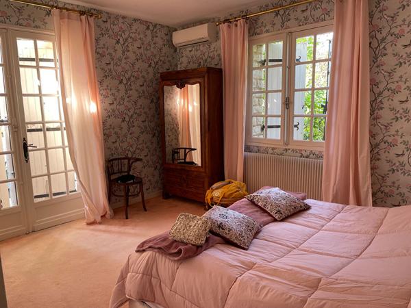 A vendre, à 2 min du centre ville de Périgueux, commune de Sanilhac, charmante MAISON type 7 sur un terrain de 3.091m2