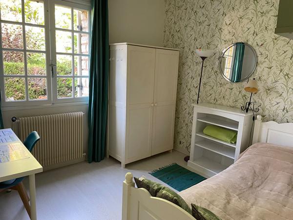 A vendre, à 2 min du centre ville de Périgueux, commune de Sanilhac, charmante MAISON type 7 sur un terrain de 3.091m2