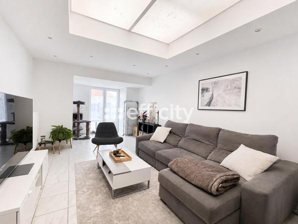 Maison
         4 pièces
        - 98 m² Exclusivité 199 000 € *