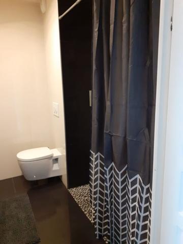 A vendre T2 quartier les hauts de Sainte-Marthe avec balcon vue sur mer et collines des calanques.