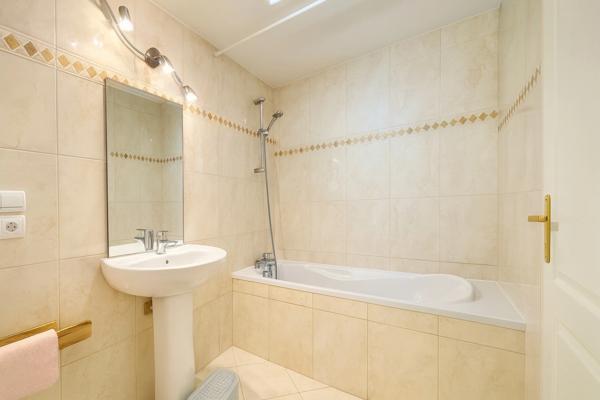 Appartement à vendre 4 pièces DIVONNE LES BAINS (01)