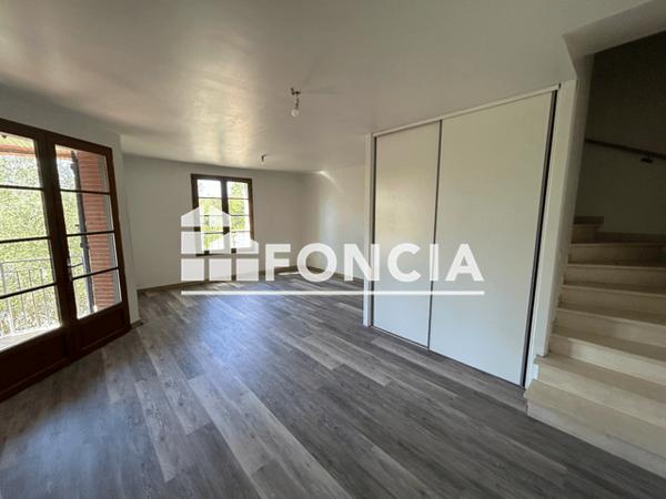 Location Appartement 3 pièces 76 m² - 24 PLACE DE LA CATHEDRALE Lombez 32220