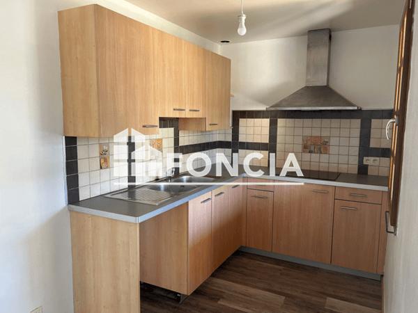 Location Appartement 3 pièces 76 m² - 24 PLACE DE LA CATHEDRALE Lombez 32220