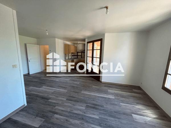 Location Appartement 3 pièces 76 m² - 24 PLACE DE LA CATHEDRALE Lombez 32220