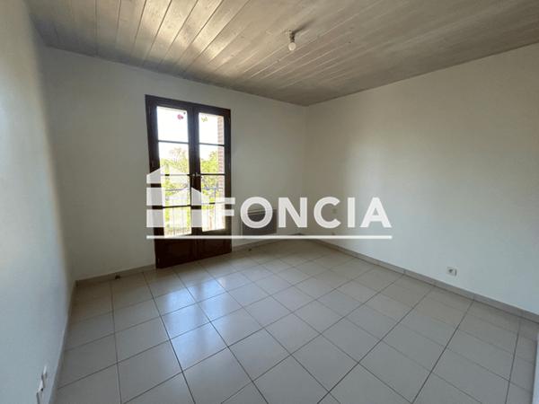 Location Appartement 3 pièces 76 m² - 24 PLACE DE LA CATHEDRALE Lombez 32220