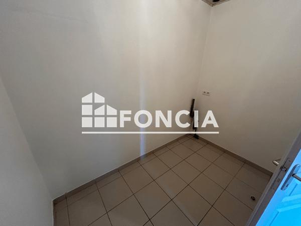 Location Appartement 3 pièces 76 m² - 24 PLACE DE LA CATHEDRALE Lombez 32220