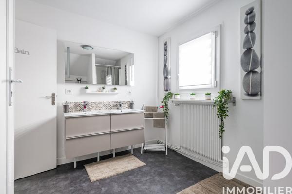 Maison à vendre 10 pièces 246,54 m² Le Coudray-Montceaux
