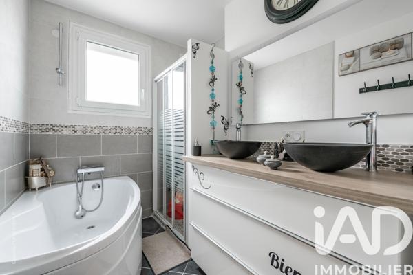 Maison à vendre 10 pièces 246,54 m² Le Coudray-Montceaux