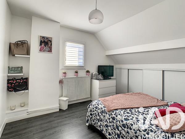 Maison à vendre 10 pièces 246,54 m² Le Coudray-Montceaux