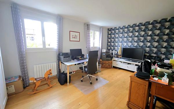 Maison à vendre    6 pièces •  Épône