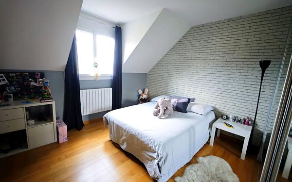 Maison à vendre    6 pièces •  Épône