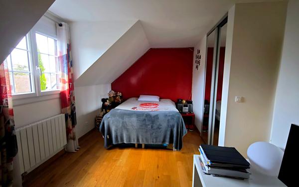 Maison à vendre    6 pièces •  Épône