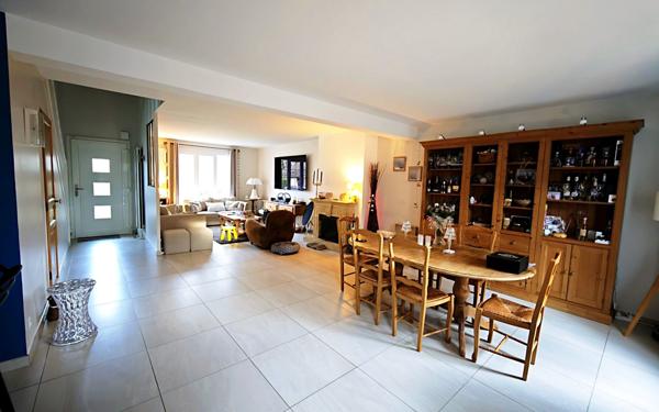 Maison à vendre    6 pièces •  Épône