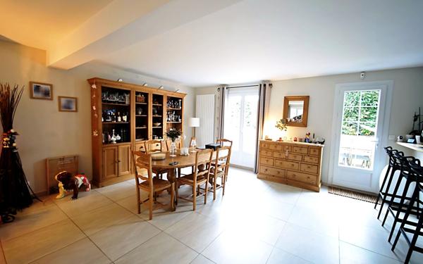 Maison à vendre    6 pièces •  Épône