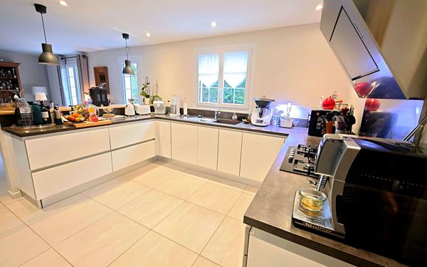 Maison à vendre    6 pièces •  Épône