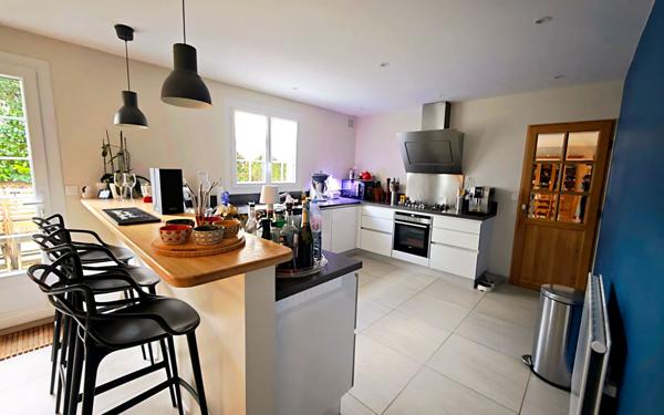 Maison à vendre    6 pièces •  Épône