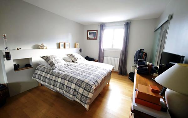 Maison à vendre    6 pièces •  Épône