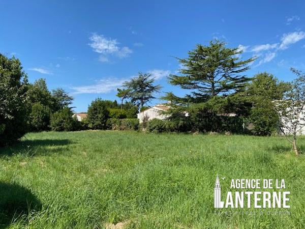 LA BREE-LES-BAINS - BEAU TERRAIN DE 971 M²